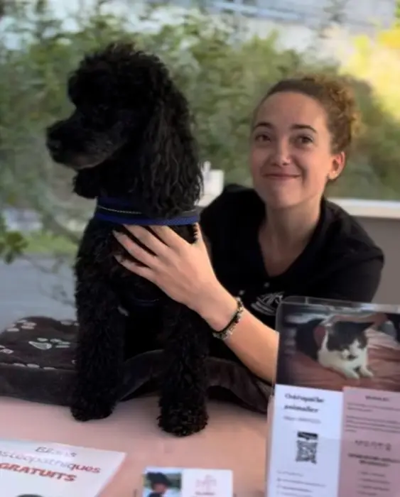 Maya en consultation avec un caniche